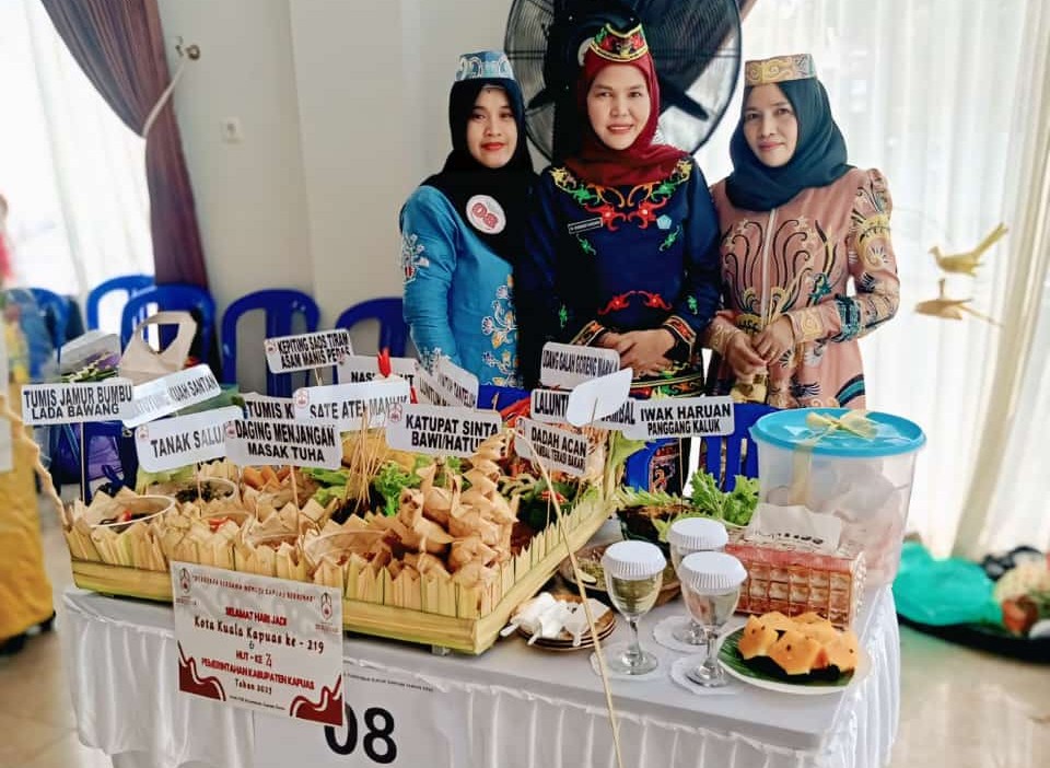 tp-pkk-kecamatan-kapuas-kuala-raih-juara-1-lomba-kuliner-tradisional-pangianan-sukup-simpan